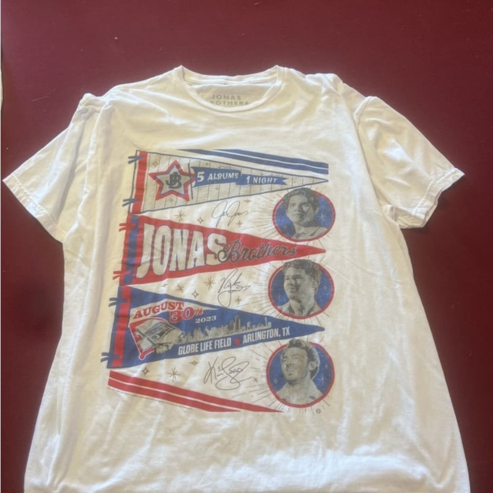 Jonas Brothers 5 Albums 1 Night Concert T-shirt Size XL